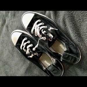 Women’s black velvet Converse size 9